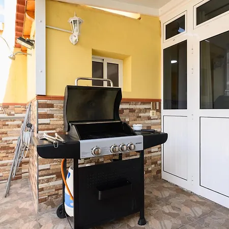 酒店 With Terrace Bbq Pool In *